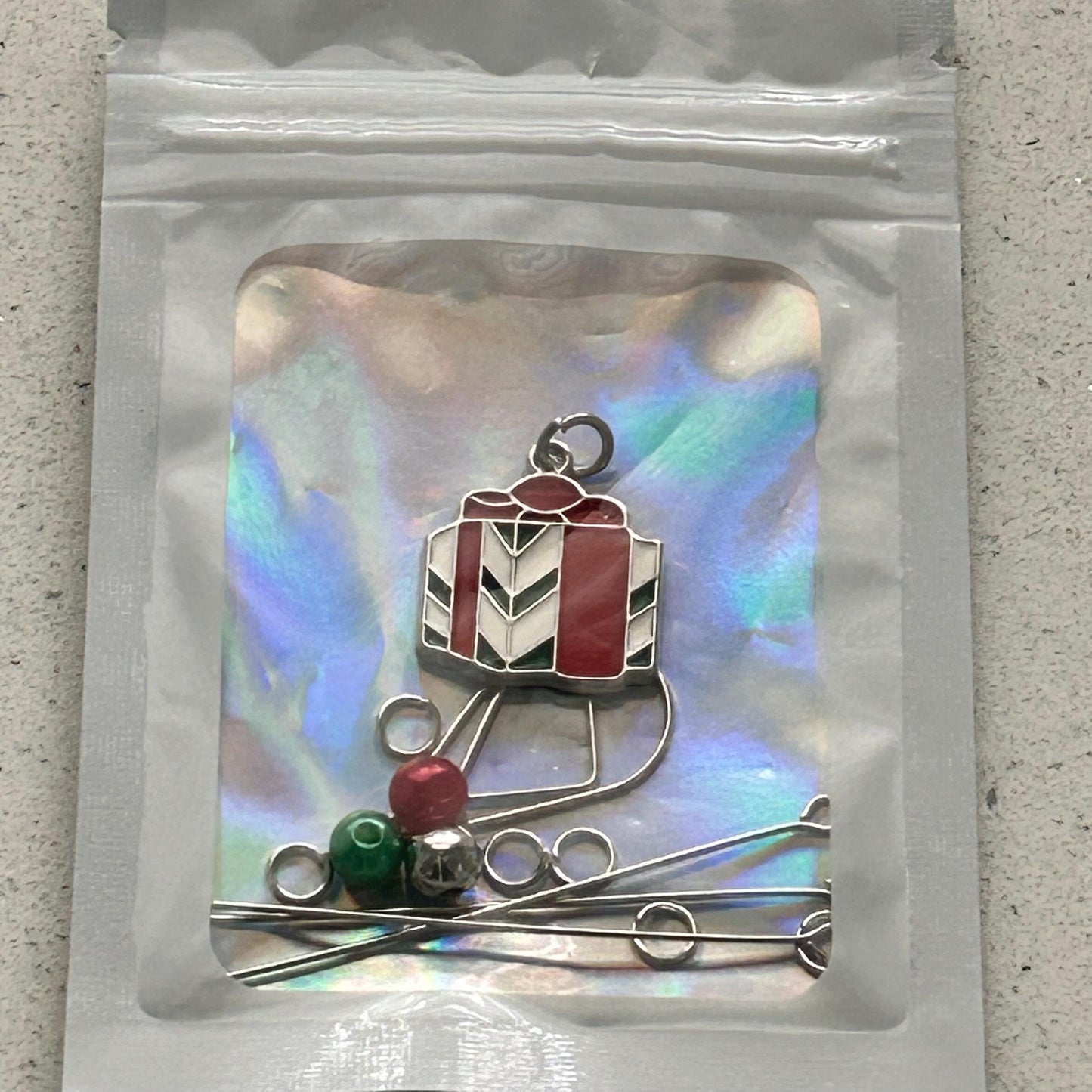DIY Christmas Present Charm Kit, Holiday Craft Kit, Festive Ornament, Handmade Christmas Gift, Easy DIY Holiday Project, Cute Pendant