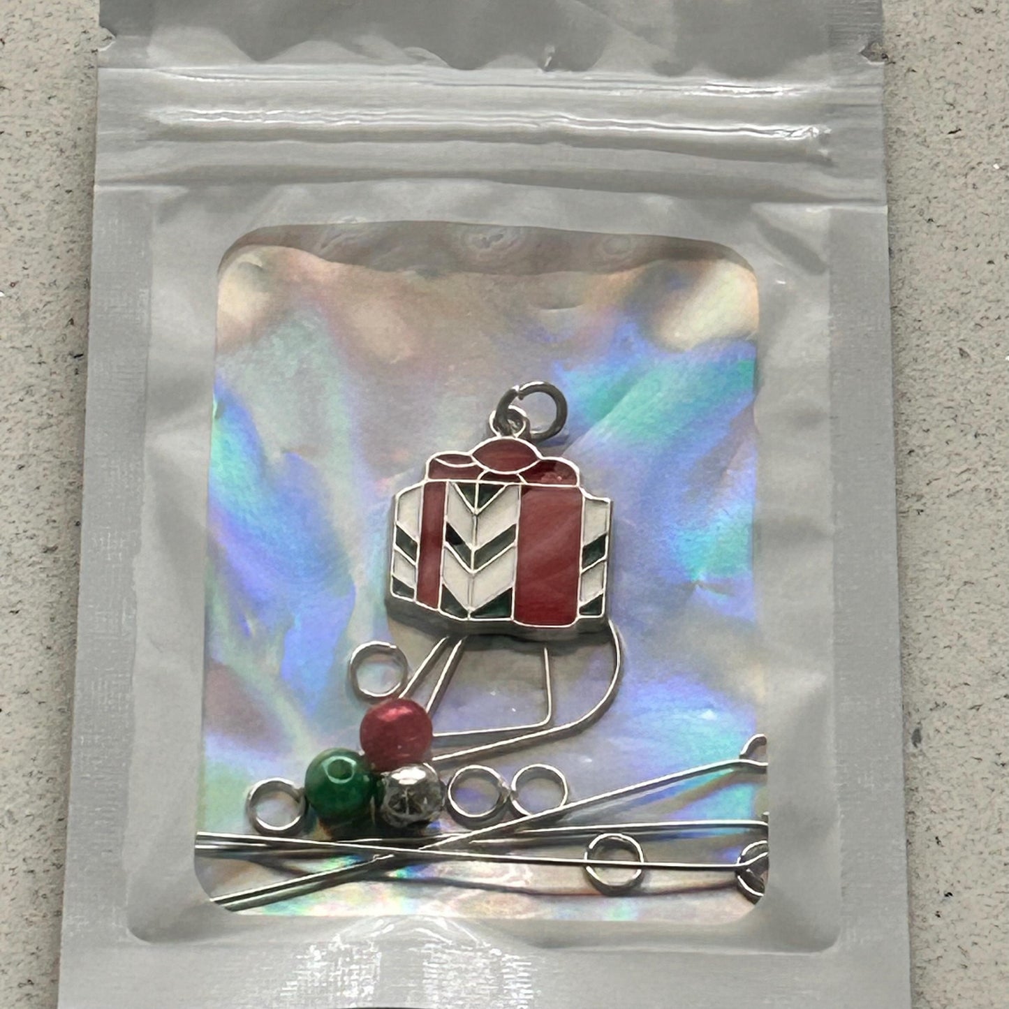 DIY Christmas Present Charm Kit, Holiday Craft Kit, Festive Ornament, Handmade Christmas Gift, Easy DIY Holiday Project, Cute Pendant