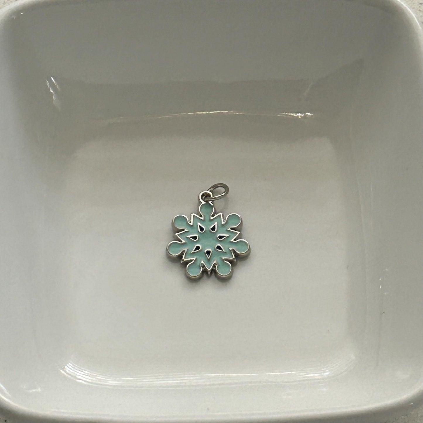 DIY Light Blue Snowflake Charm Kit – Winter Planner Charms, Journal Decorations, Craft Supplies for Holiday, Customizable Snowflake Charms