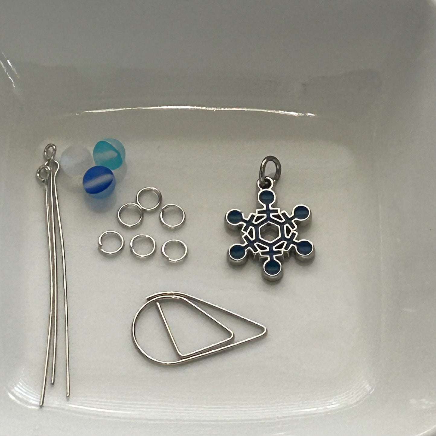 DIY Blue & Black Snowflake Charm Kit – Winter Planner Charms, Journal Decorations, Craft Supplies for Holiday, Customizable Snowflake Charms