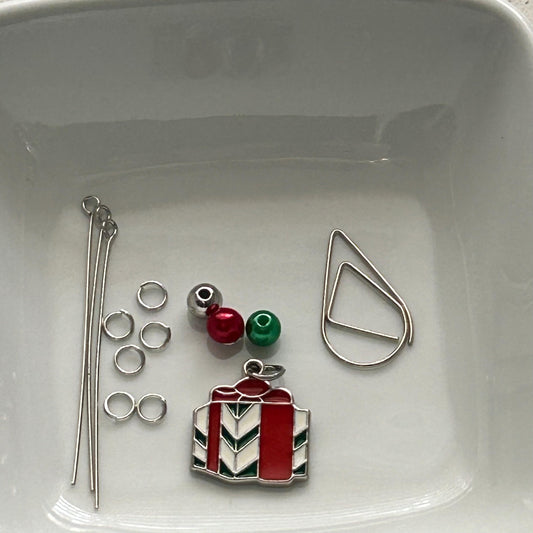 DIY Christmas Present Charm Kit, Holiday Craft Kit, Festive Ornament, Handmade Christmas Gift, Easy DIY Holiday Project, Cute Pendant